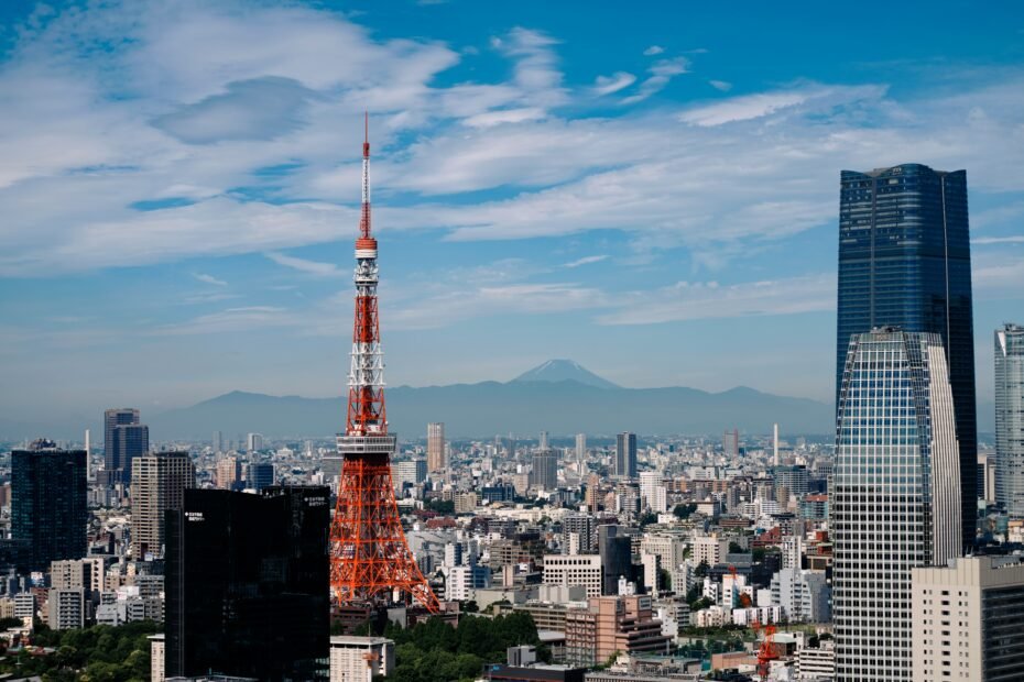 Tokyo skyline with Tokyo Tower and Mount Fuji for a Japan travel itinerary